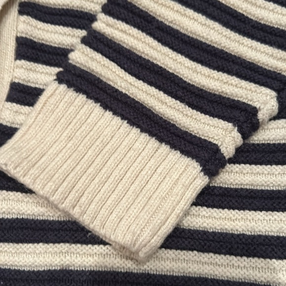 Madewell Crewmeck sweater with functional buttons up the back - Picture 4 of 7